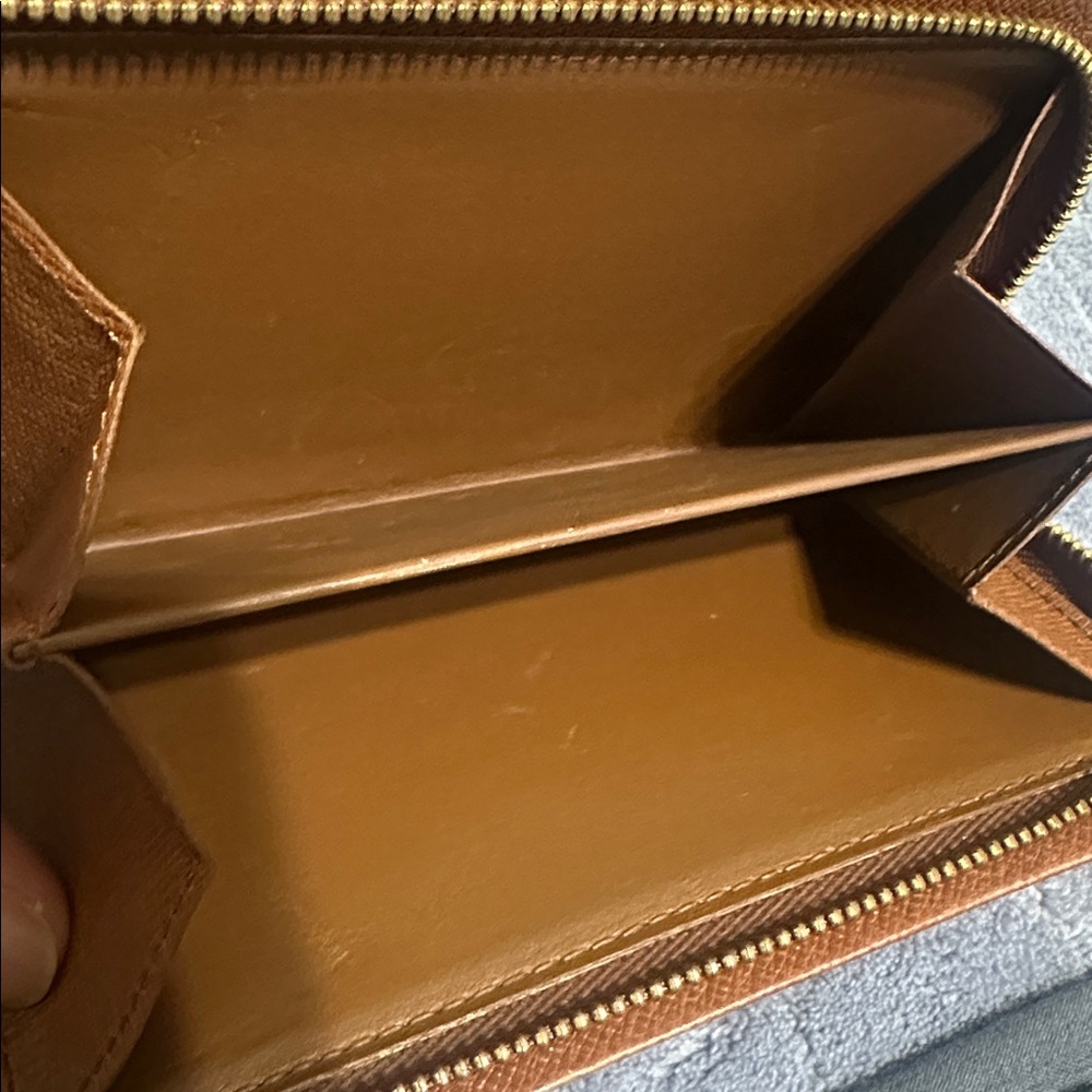Louis Vuitton Monogram Medium Wallet - Picture 10 of 12